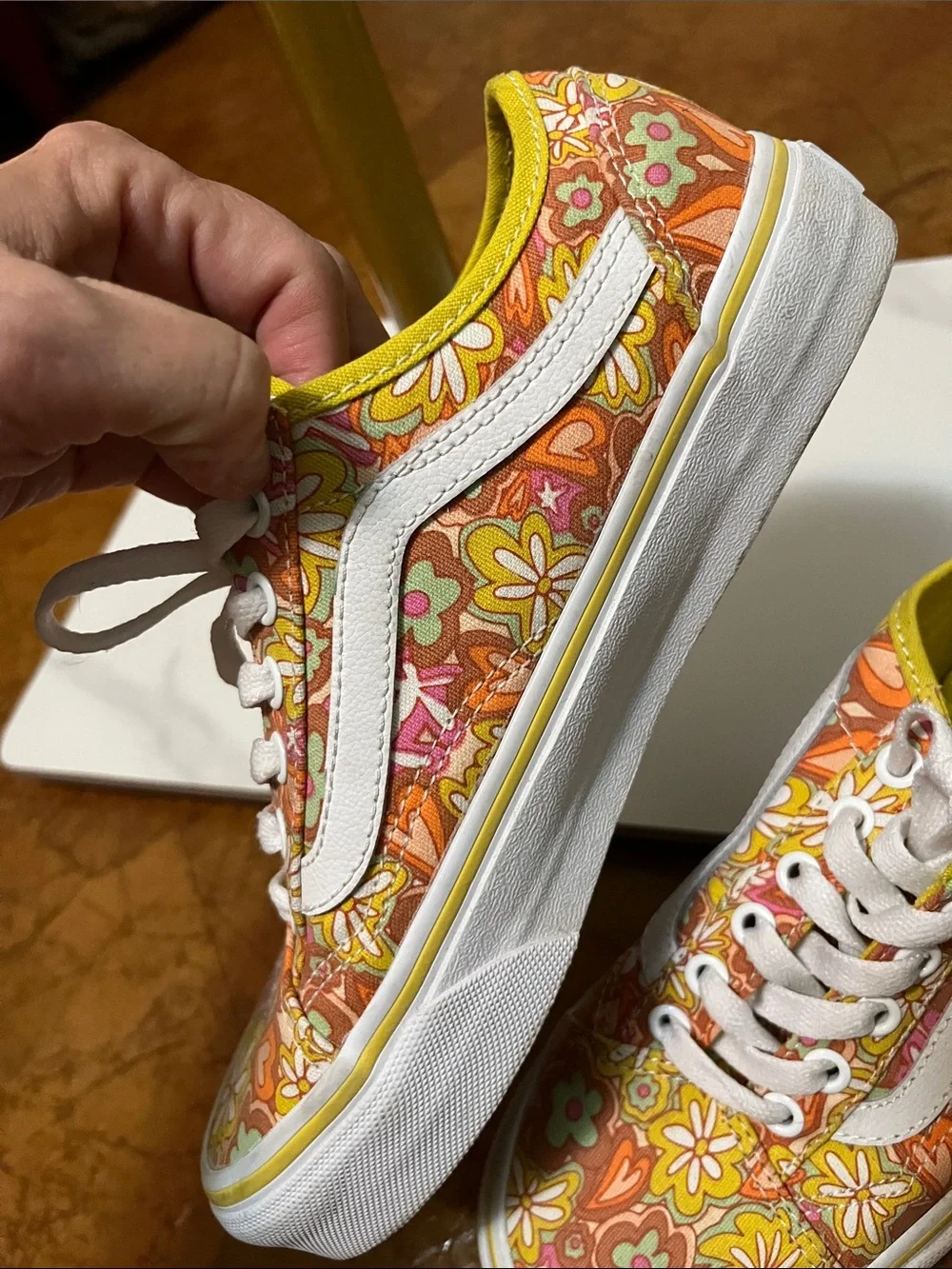 Vans Floral Low-Top Canvas Sneakers -NEW. Mens Sz 5.0 or Women’s 6.5